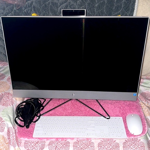 Hp - 27-touch screen all in one 12 GB memory Silver.